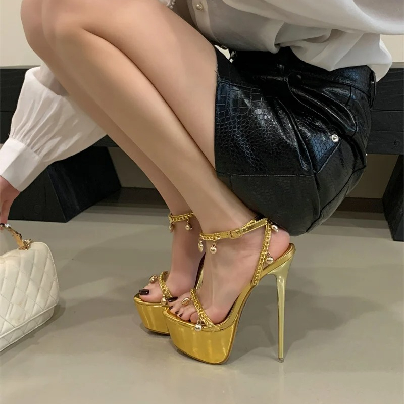 Sandales de luxe avec pendenti - Gold Chain Sandal avis et prix